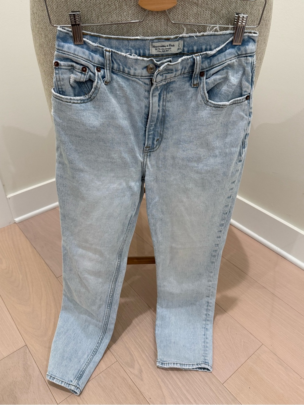Abercrombie & Fitch 90s Slim Straight Ultra High Rise Jeans Size 28S Light Wash